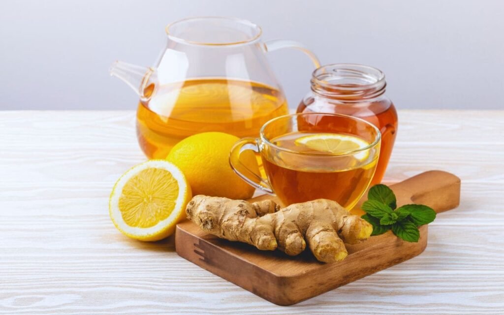 chá para gripe: erva medicinal em infusão