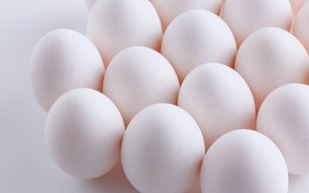 Ovos mexidos com espinafre para uma refeição prática e saudável