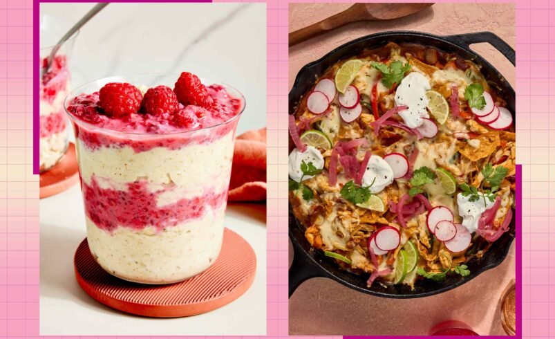 Sobremesa de framboesa em copo e prato salgado em panela de ferro.