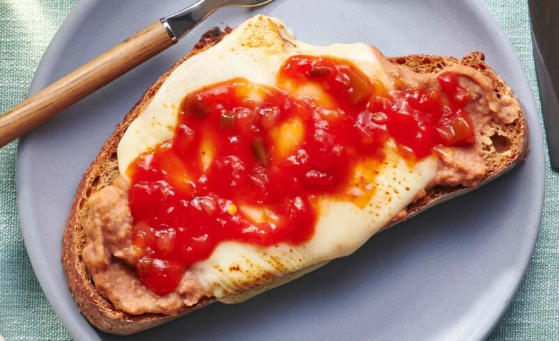 Torrada de Feijão com Queijo: Receita Fácil, Proteica e Perfeita para o Café da Manhã