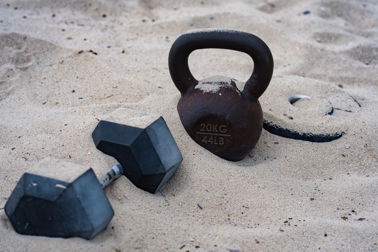 Areia ou academia: qual treino seca e entrega mais resultado?