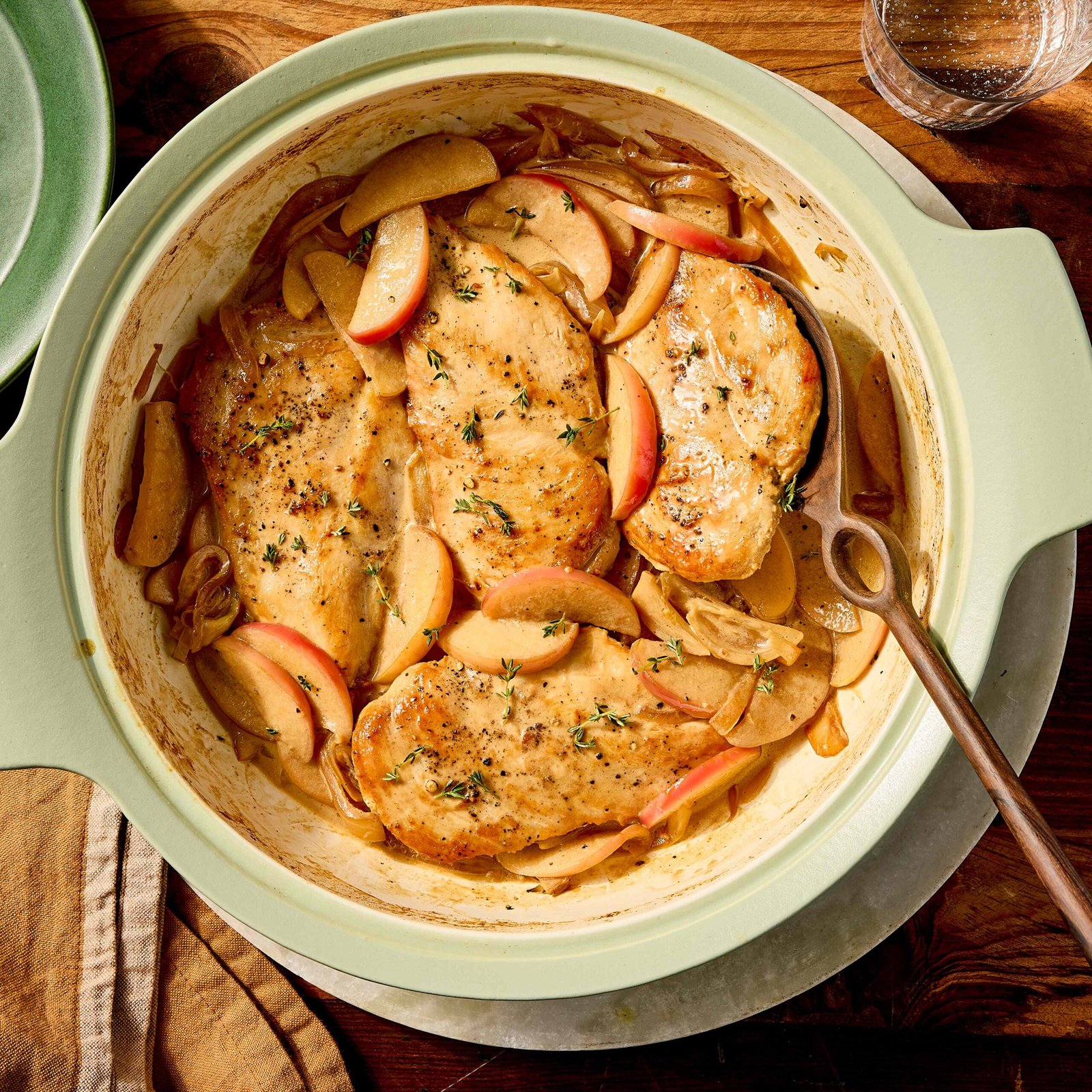 Frigideira Cremosa de Frango com Maçãs