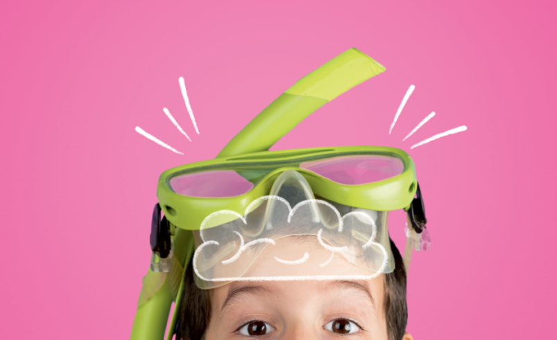 Máscara de mergulho verde com snorkel contra fundo rosa vibrante.