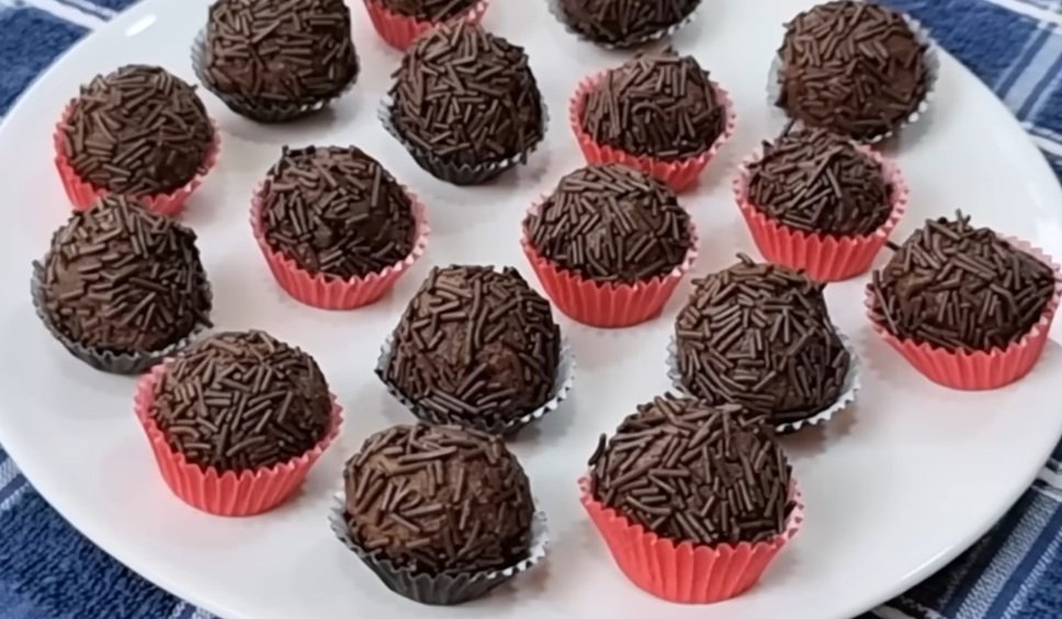Só 3 ingredientes! Brigadeiro sem açúcar, leite e manteiga – Fácil, rápido e delicioso