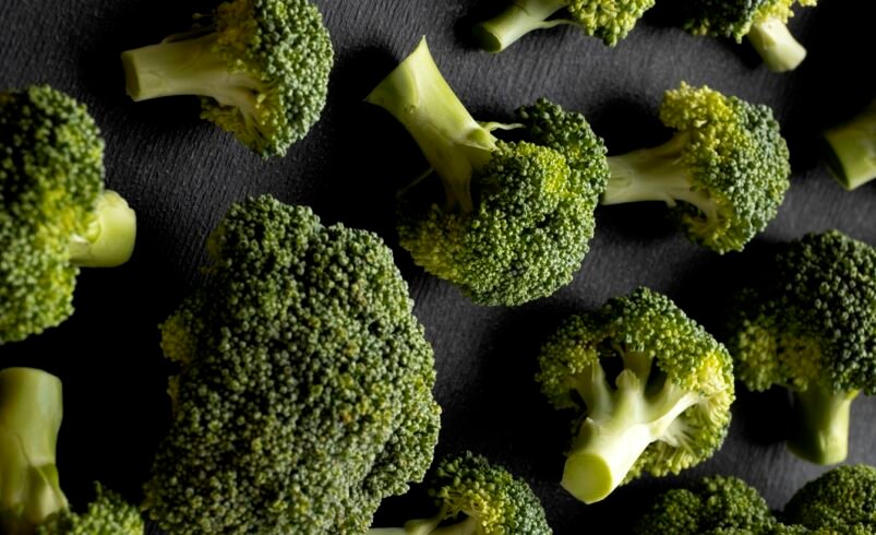Brócolis ajuda na prevenção do câncer de mama, diz estudo de Harvard