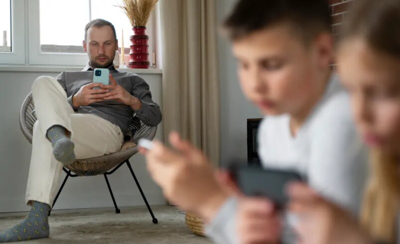 side view blurry kids with smartphones