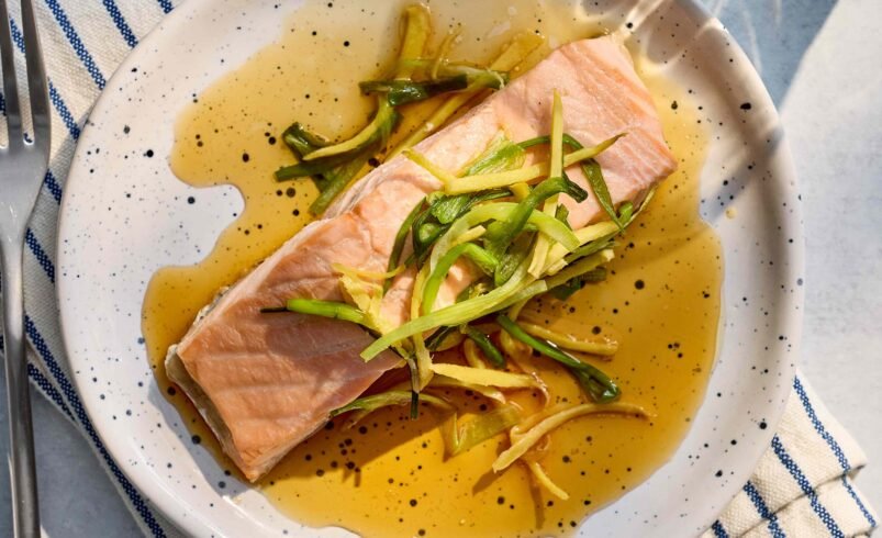 Salmão com gengibre e cebolinha
