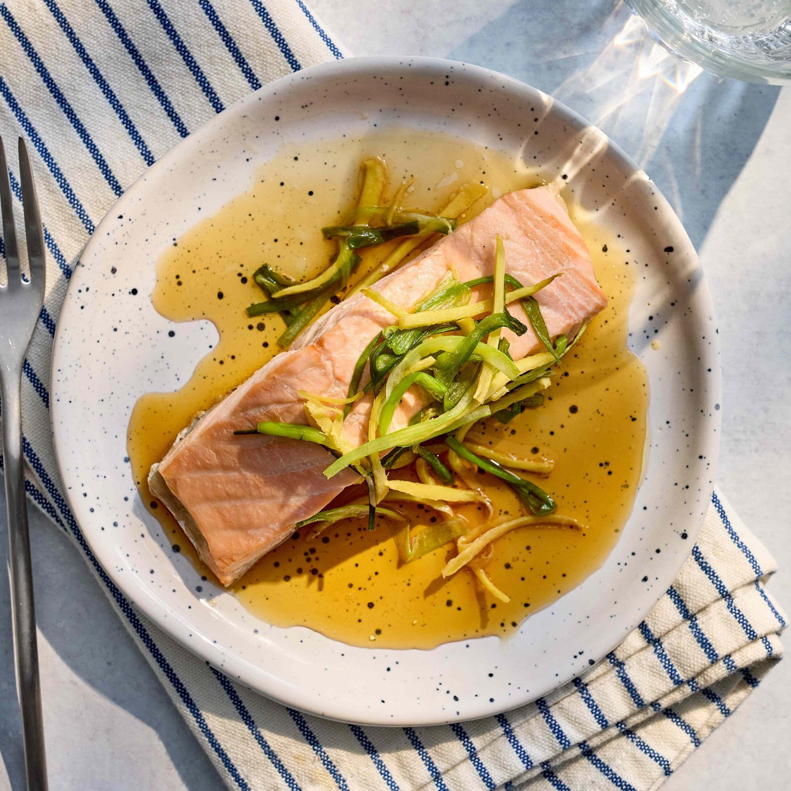 Salmão com gengibre e cebolinha