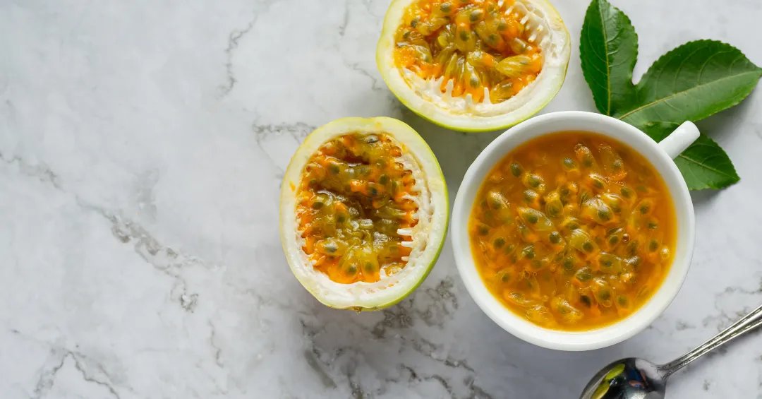 Chá de maracujá com canela: confira se a bebida possui benefícios