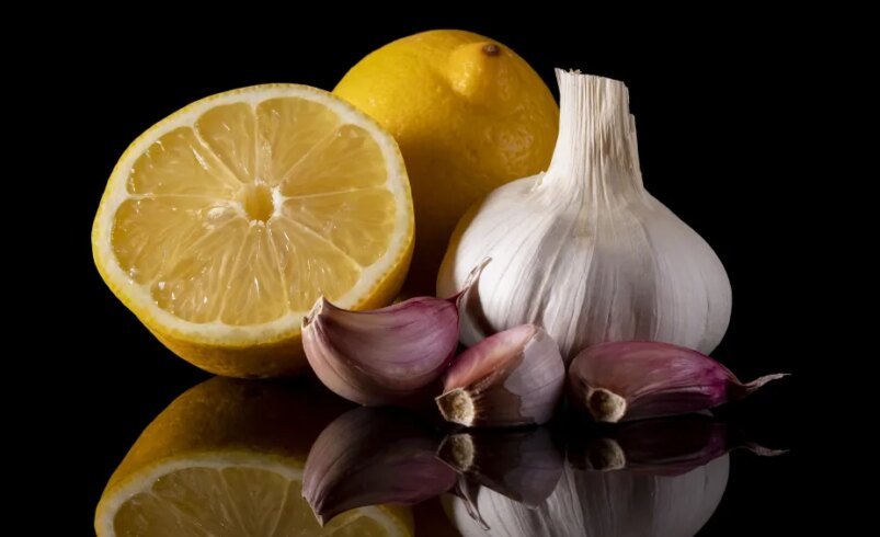 Chá de limão com alho: descubra se realmente há benefícios