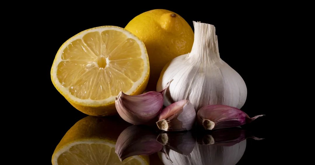 Chá de limão com alho: descubra se realmente há benefícios