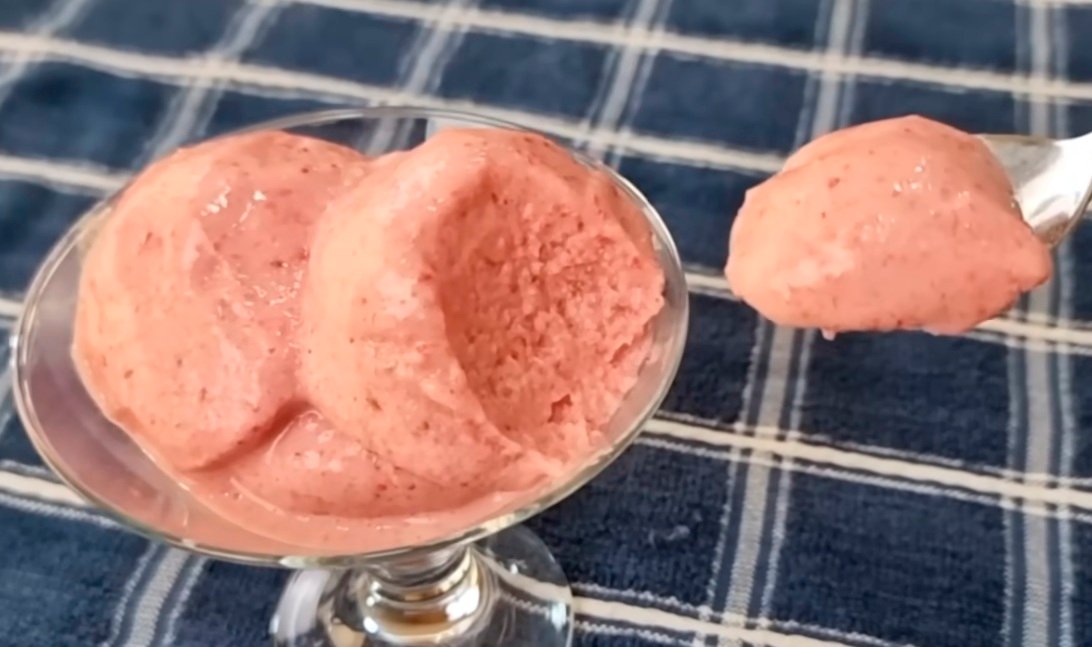 Sorvete low carb de 3 ingredientes – Sem açúcar, sem gordura, muito cremoso e pronto em minutos