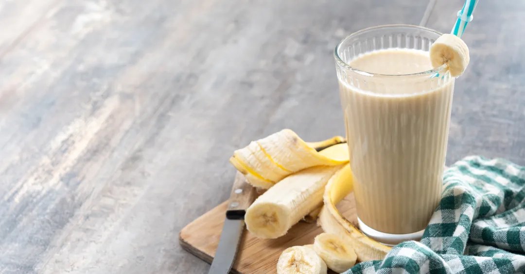 Vitamina de banana engorda? Descubra os benefícios da bebida