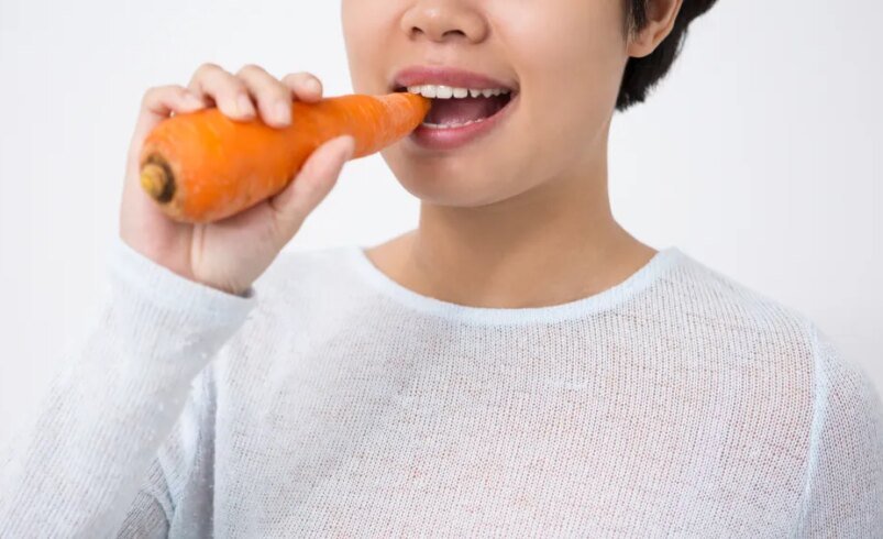 comer cenoura betacaroteno bronzeado pele