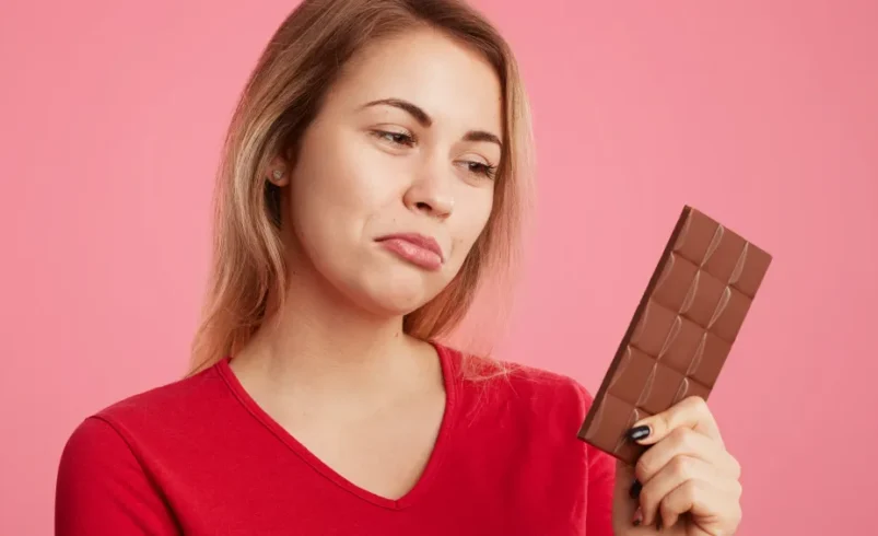 woman looks with discontent expression sweet bar chocolate keeps diet can t eat it be slim sporty.jp
